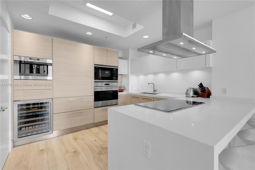 Vendido Recientemente: $1,299,000 (2 camas, 3 baños, 1750 Pies cuadrados)