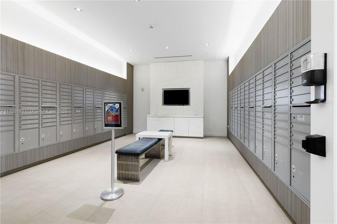 Vendido Recientemente: $1,299,000 (2 camas, 3 baños, 1750 Pies cuadrados)