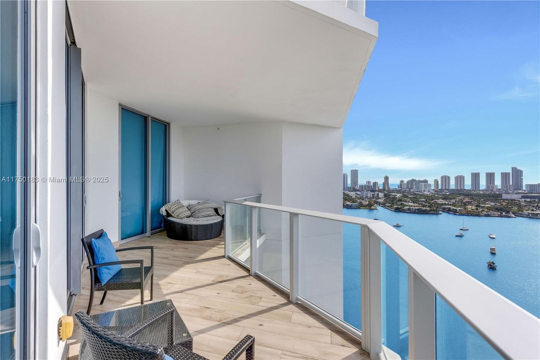 Vendido Recientemente: $1,299,000 (2 camas, 3 baños, 1750 Pies cuadrados)