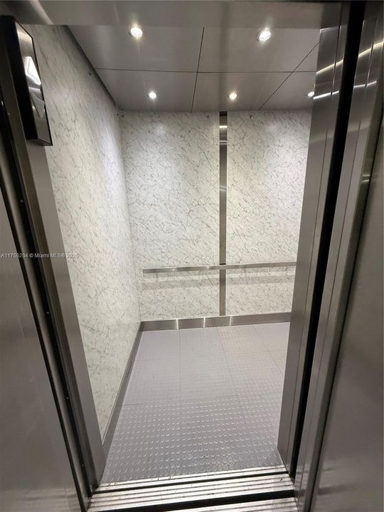 For Sale: $350,000 (2 beds, 2 baths, 1235 Square Feet)