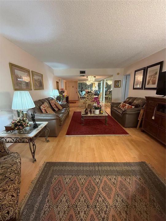 For Sale: $350,000 (2 beds, 2 baths, 1235 Square Feet)