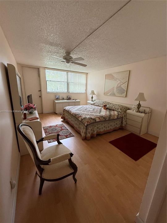 For Sale: $350,000 (2 beds, 2 baths, 1235 Square Feet)