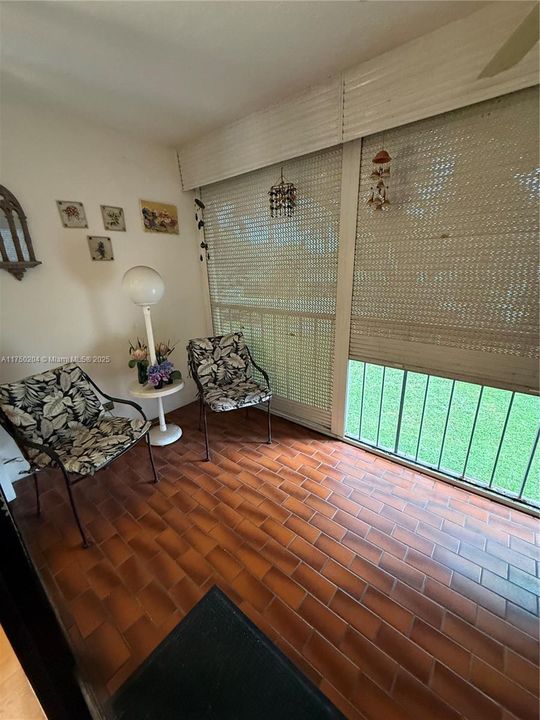 For Sale: $350,000 (2 beds, 2 baths, 1235 Square Feet)