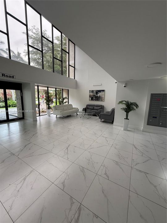 For Sale: $350,000 (2 beds, 2 baths, 1235 Square Feet)