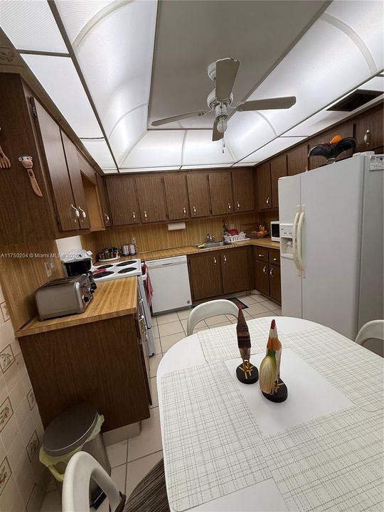 For Sale: $350,000 (2 beds, 2 baths, 1235 Square Feet)