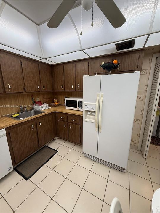 For Sale: $350,000 (2 beds, 2 baths, 1235 Square Feet)