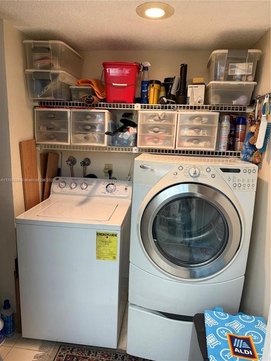 For Sale: $350,000 (2 beds, 2 baths, 1235 Square Feet)