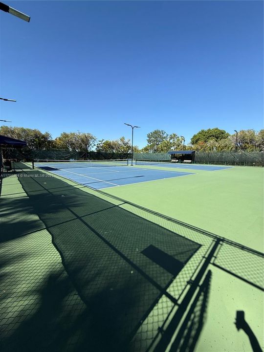 For Sale: $350,000 (2 beds, 2 baths, 1235 Square Feet)