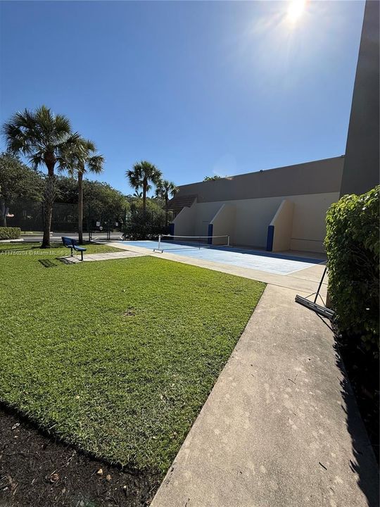 For Sale: $350,000 (2 beds, 2 baths, 1235 Square Feet)