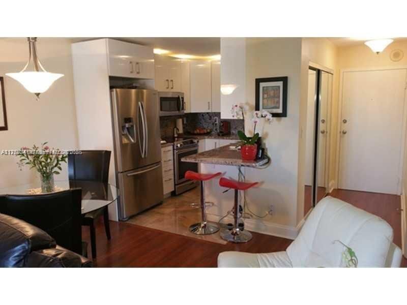 Recently Rented: $1,900 (2 beds, 1 baths, 850 Square Feet)