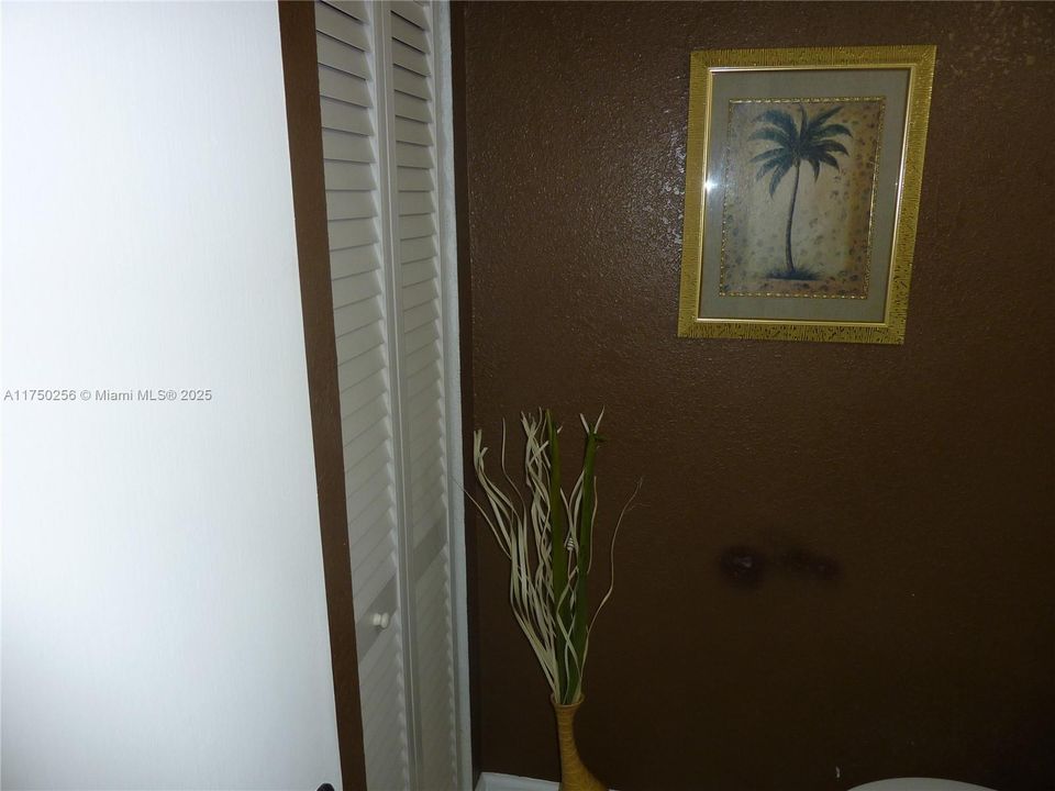 Active With Contract: $80,000 (1 beds, 1 baths, 860 Square Feet)