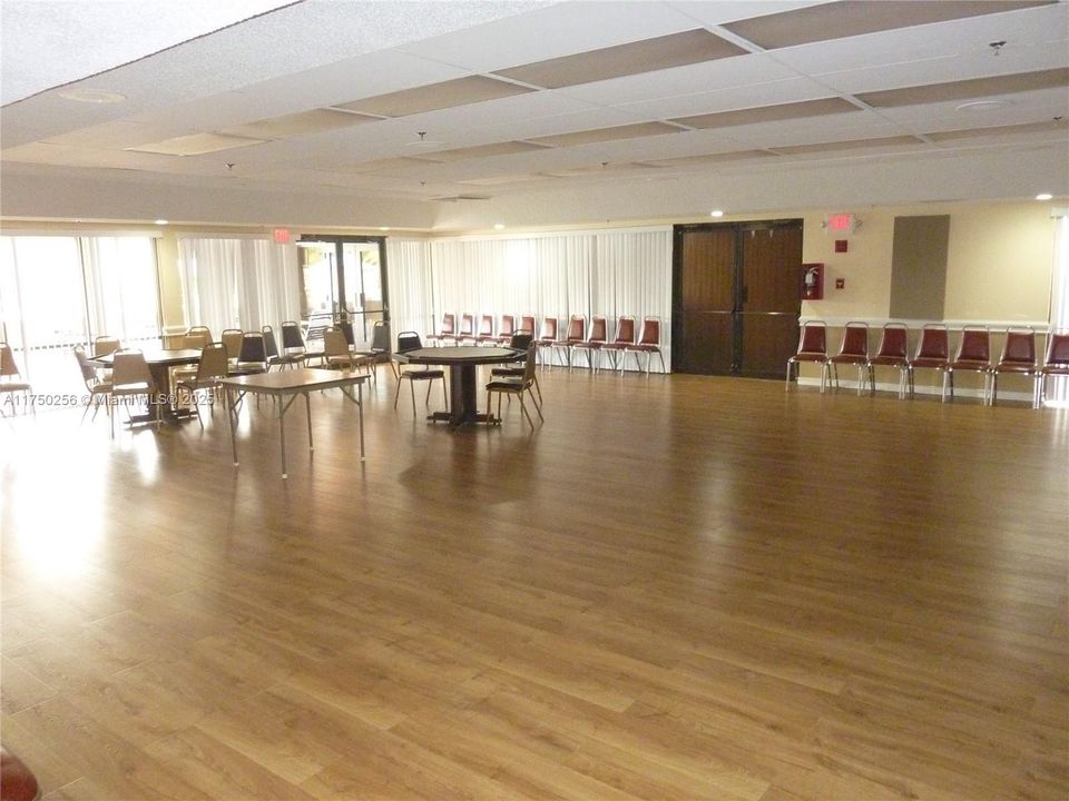 Active With Contract: $80,000 (1 beds, 1 baths, 860 Square Feet)