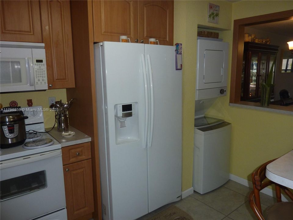 Active With Contract: $80,000 (1 beds, 1 baths, 860 Square Feet)