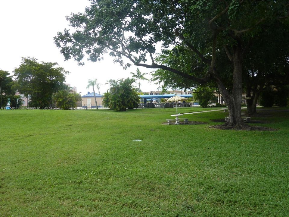 Active With Contract: $80,000 (1 beds, 1 baths, 860 Square Feet)