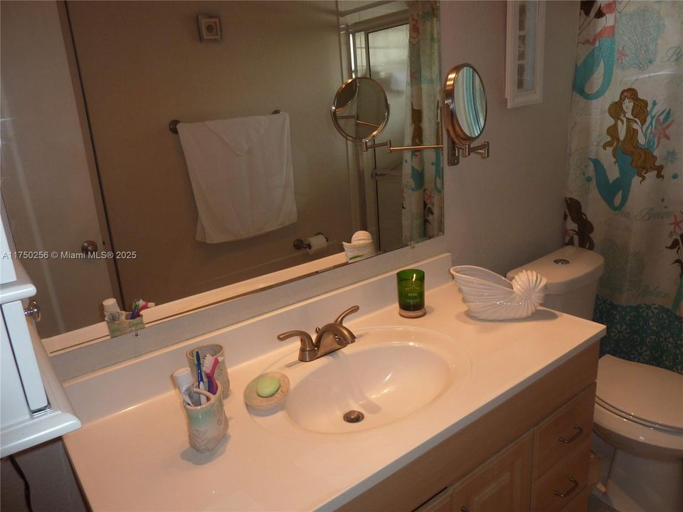 Active With Contract: $80,000 (1 beds, 1 baths, 860 Square Feet)