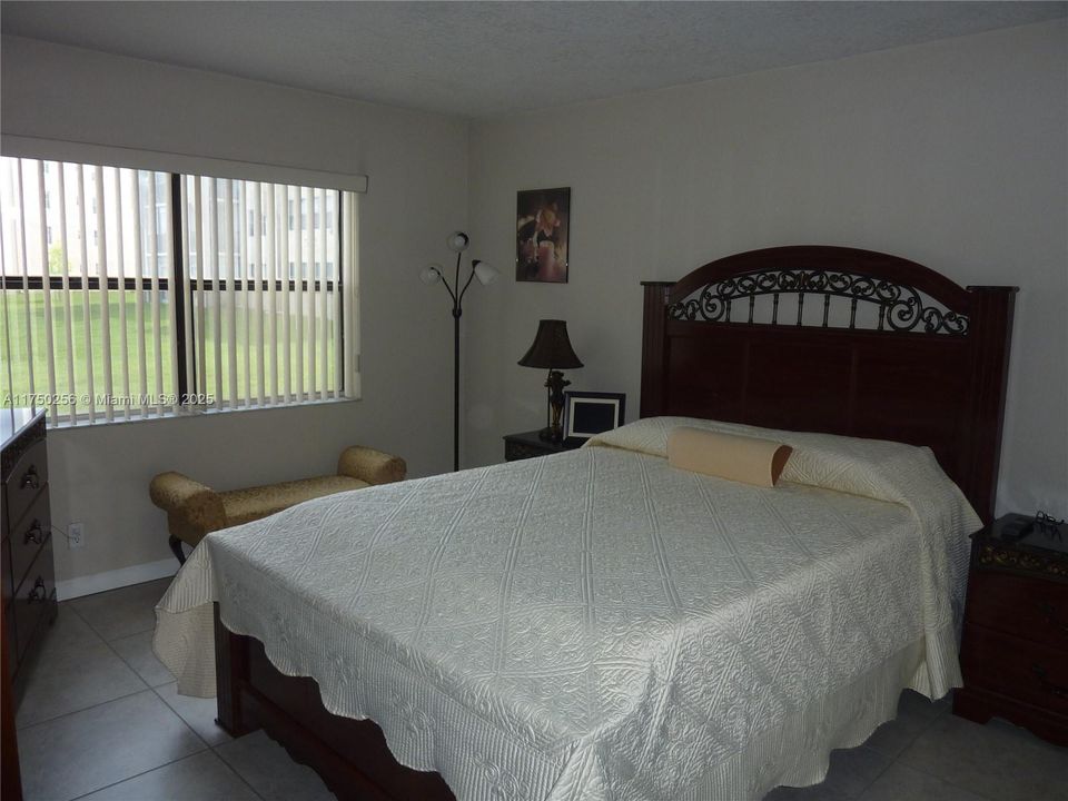 Active With Contract: $80,000 (1 beds, 1 baths, 860 Square Feet)