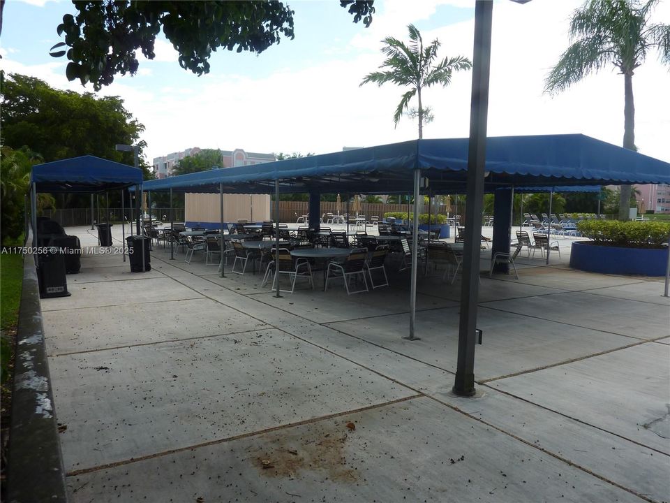 Active With Contract: $80,000 (1 beds, 1 baths, 860 Square Feet)