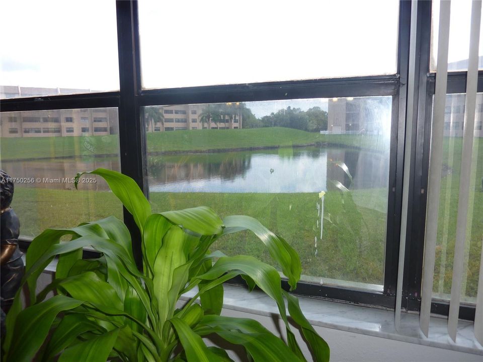 Active With Contract: $80,000 (1 beds, 1 baths, 860 Square Feet)