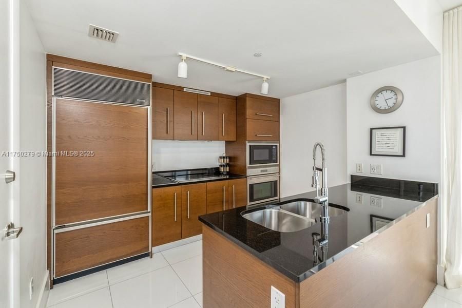 For Rent: $6,900 (2 beds, 2 baths, 1286 Square Feet)