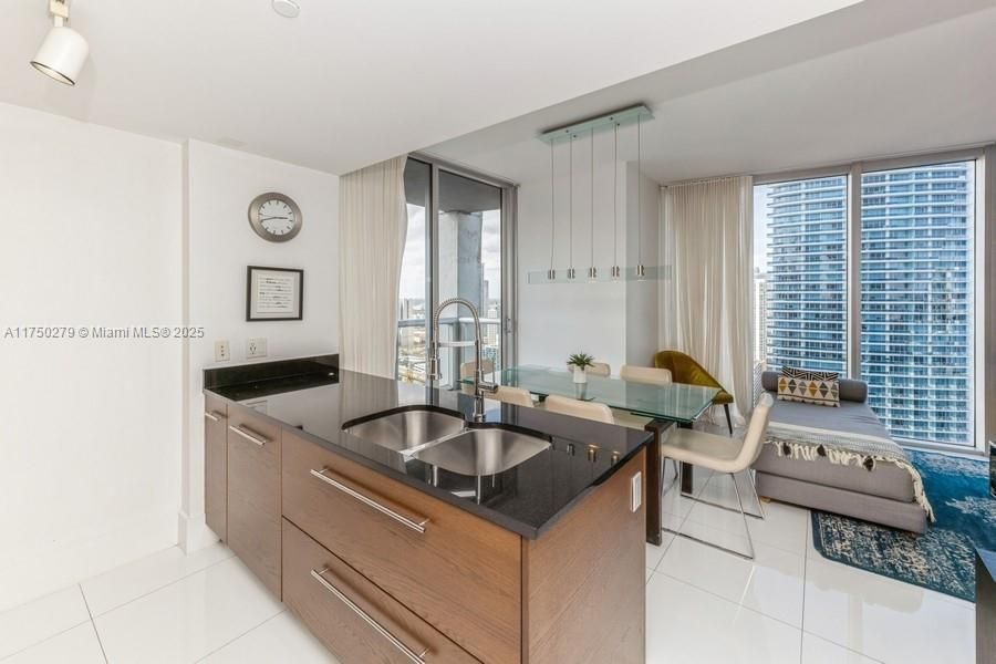 For Rent: $6,900 (2 beds, 2 baths, 1286 Square Feet)