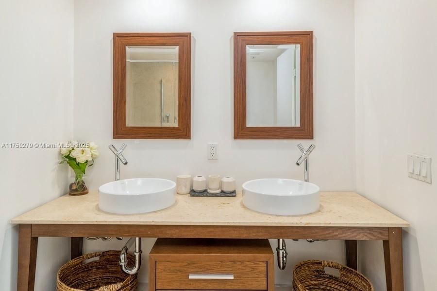 For Rent: $6,900 (2 beds, 2 baths, 1286 Square Feet)