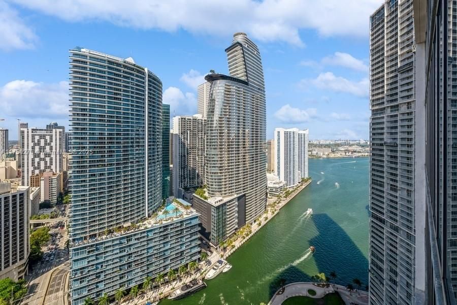 For Rent: $6,900 (2 beds, 2 baths, 1286 Square Feet)