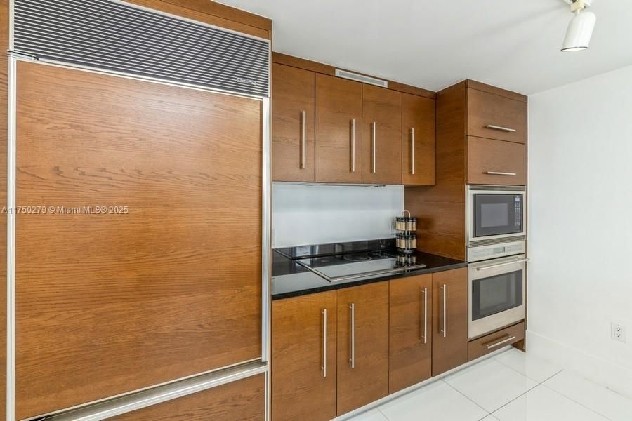 For Rent: $6,900 (2 beds, 2 baths, 1286 Square Feet)