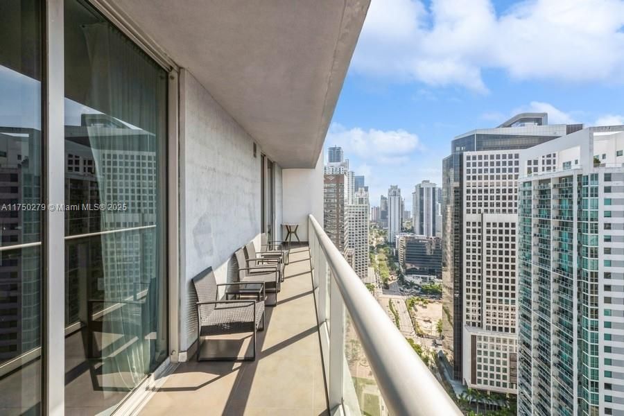 For Rent: $6,900 (2 beds, 2 baths, 1286 Square Feet)