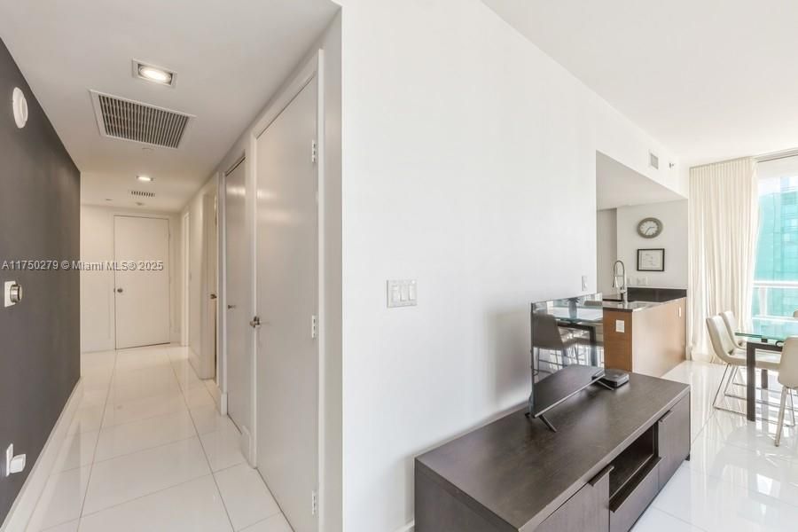 For Rent: $6,900 (2 beds, 2 baths, 1286 Square Feet)