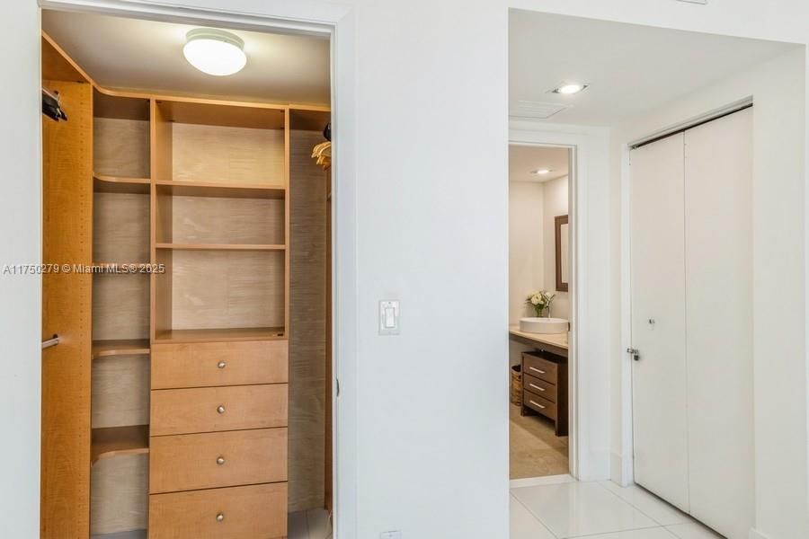 For Rent: $6,900 (2 beds, 2 baths, 1286 Square Feet)