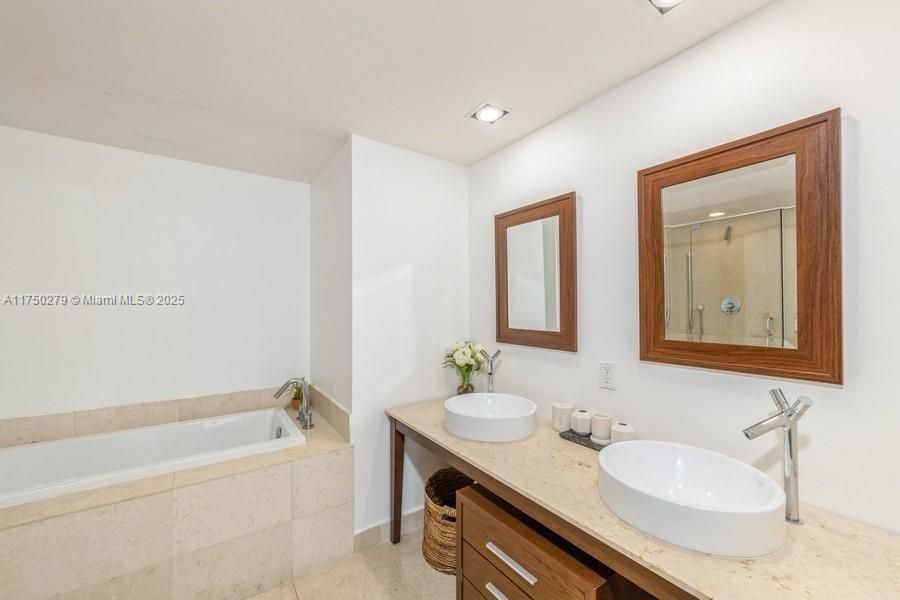 For Rent: $6,900 (2 beds, 2 baths, 1286 Square Feet)