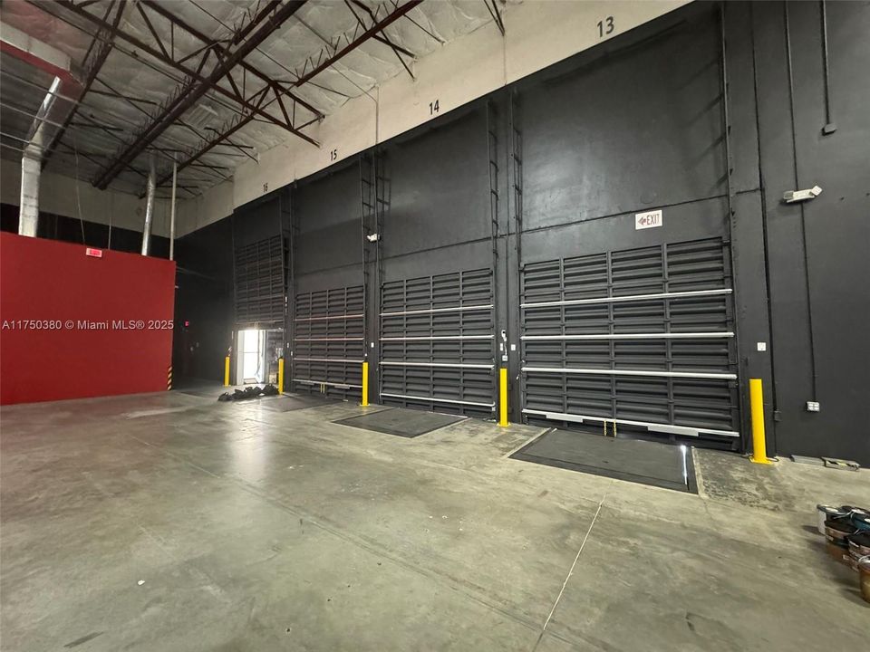 出租: $10,850 (0 贝兹, 0 浴室, 0 平方英尺)