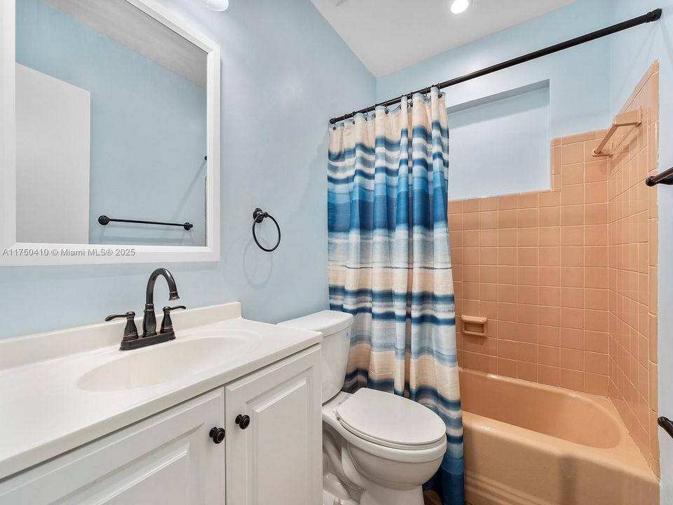 Recently Sold: $630,000 (3 beds, 2 baths, 1462 Square Feet)