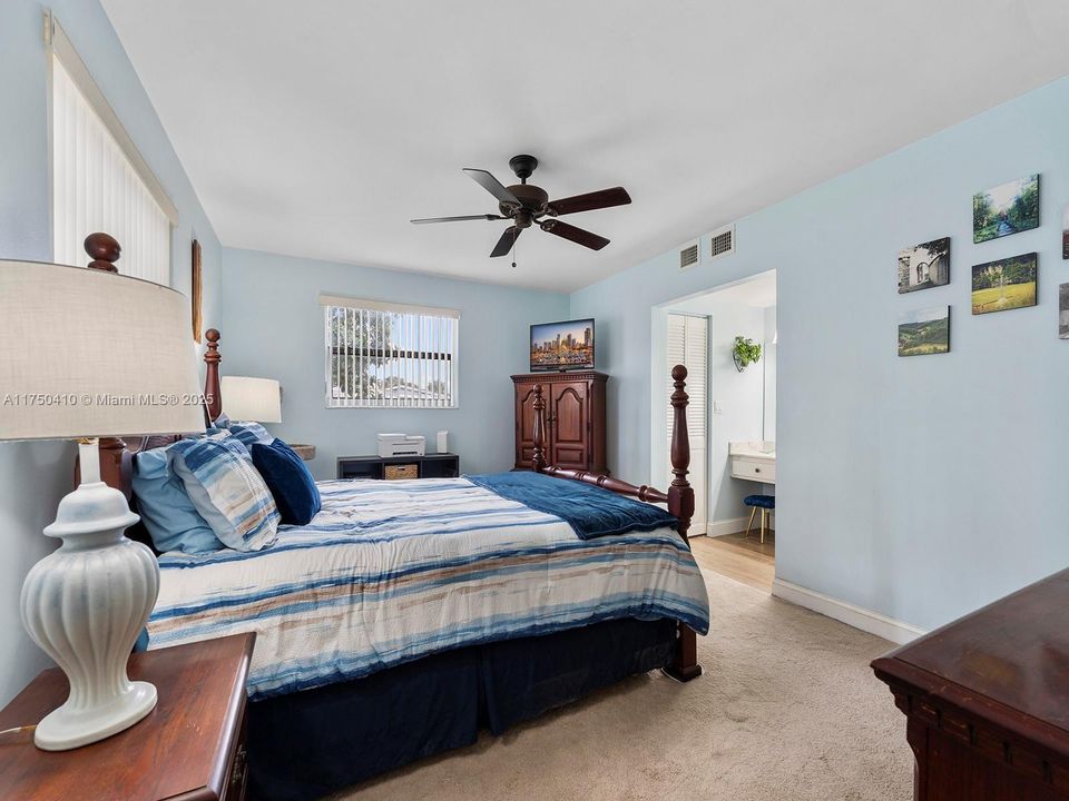 Recently Sold: $630,000 (3 beds, 2 baths, 1462 Square Feet)