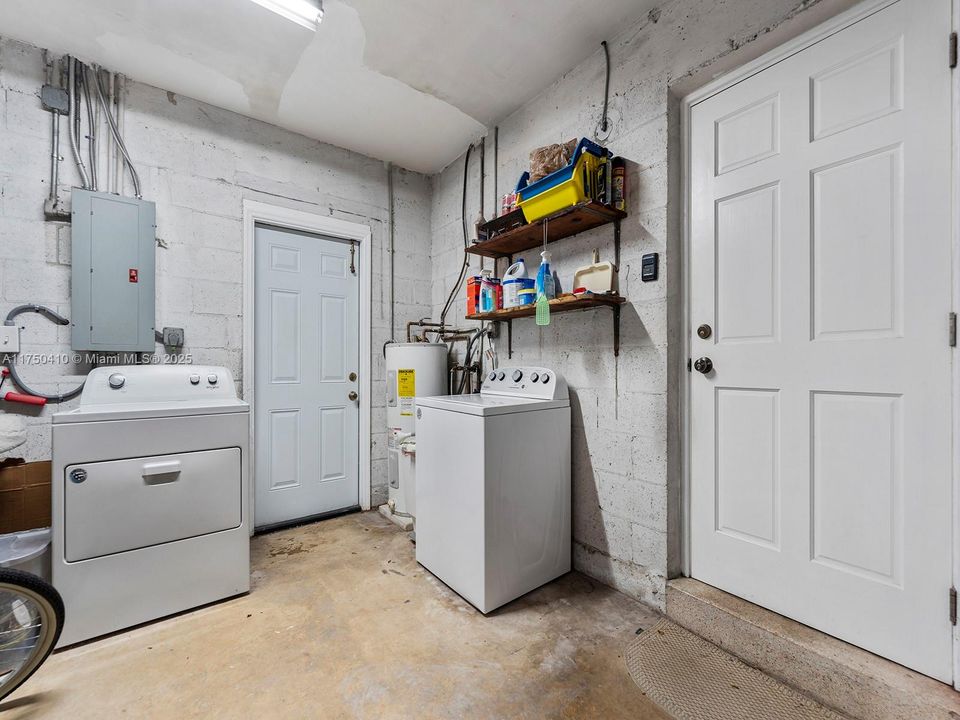 Recently Sold: $630,000 (3 beds, 2 baths, 1462 Square Feet)