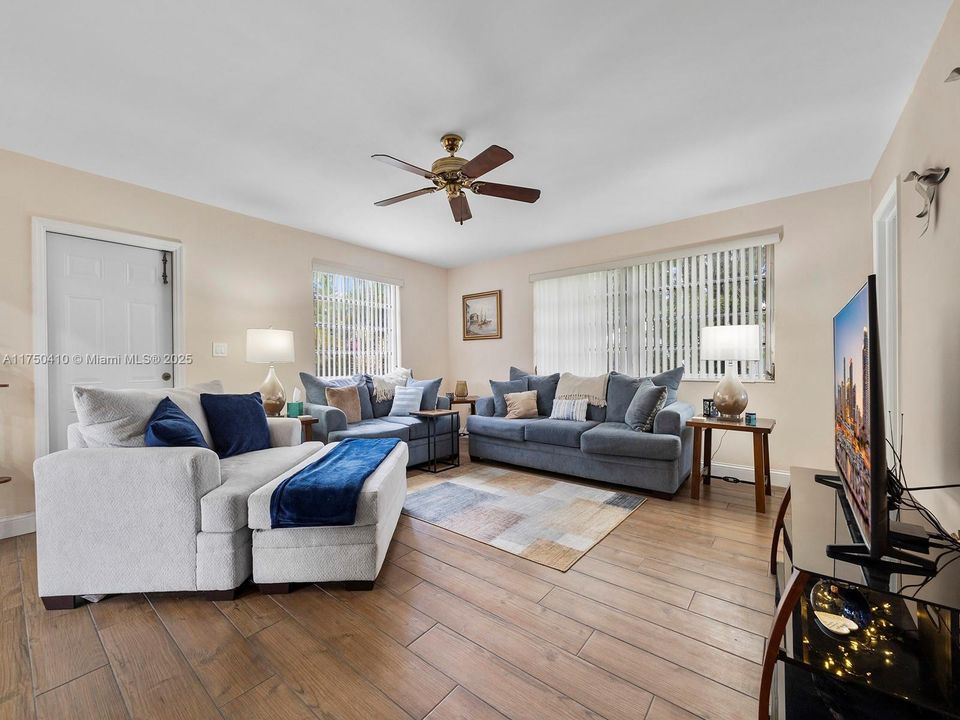 Recently Sold: $630,000 (3 beds, 2 baths, 1462 Square Feet)