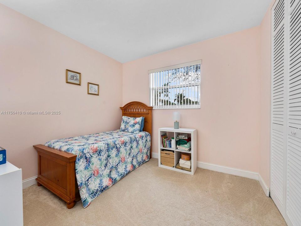 Recently Sold: $630,000 (3 beds, 2 baths, 1462 Square Feet)