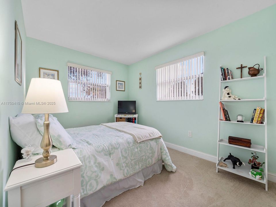 Recently Sold: $630,000 (3 beds, 2 baths, 1462 Square Feet)