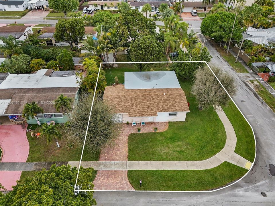 Recently Sold: $630,000 (3 beds, 2 baths, 1462 Square Feet)