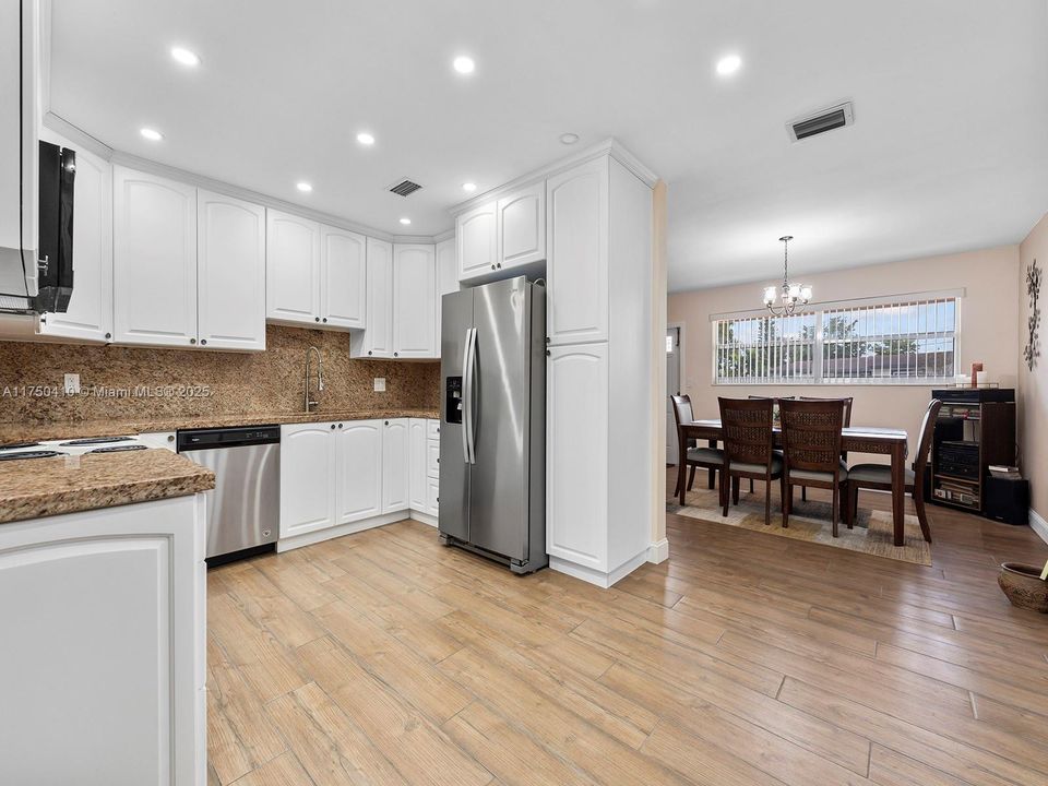 Recently Sold: $630,000 (3 beds, 2 baths, 1462 Square Feet)