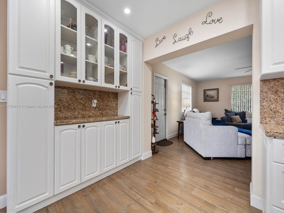 Recently Sold: $630,000 (3 beds, 2 baths, 1462 Square Feet)