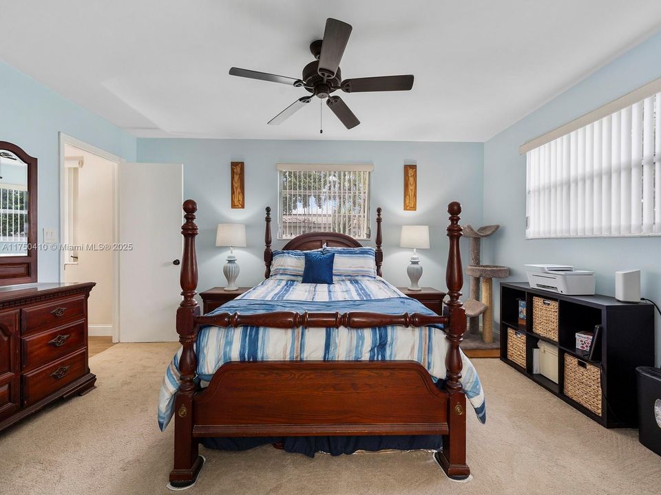 Recently Sold: $630,000 (3 beds, 2 baths, 1462 Square Feet)