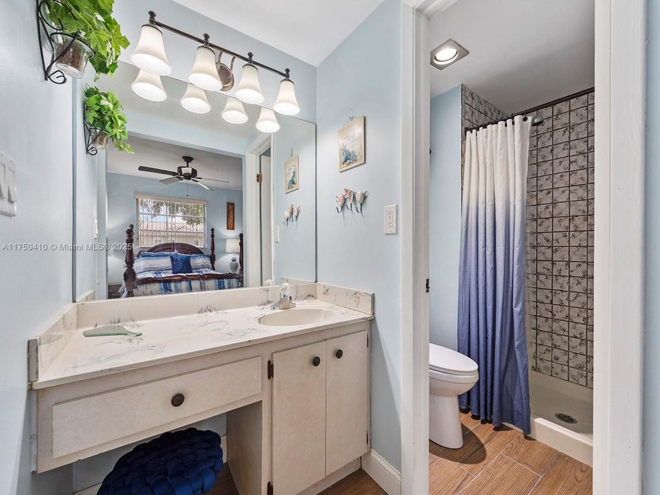 Recently Sold: $630,000 (3 beds, 2 baths, 1462 Square Feet)