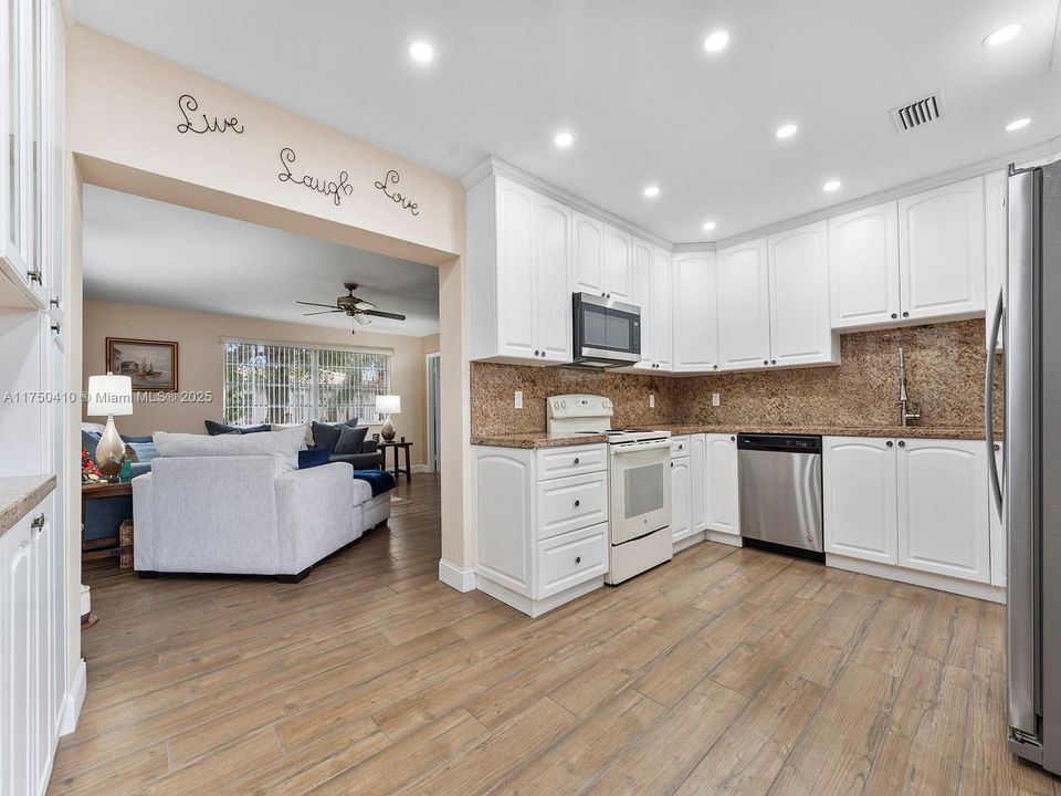 Recently Sold: $630,000 (3 beds, 2 baths, 1462 Square Feet)