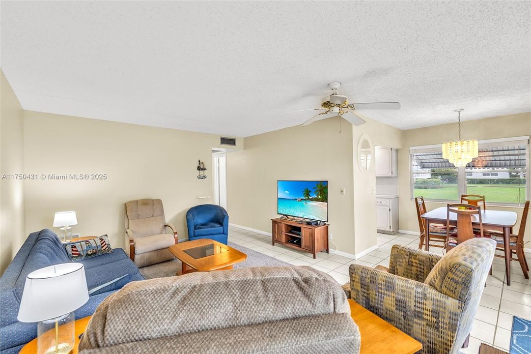 待售: $114,000 (2 贝兹, 1 浴室, 828 平方英尺)