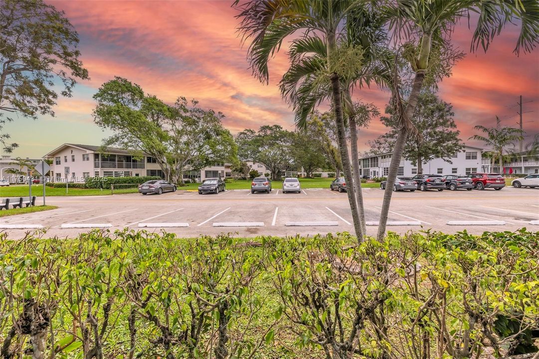 待售: $114,000 (2 贝兹, 1 浴室, 828 平方英尺)