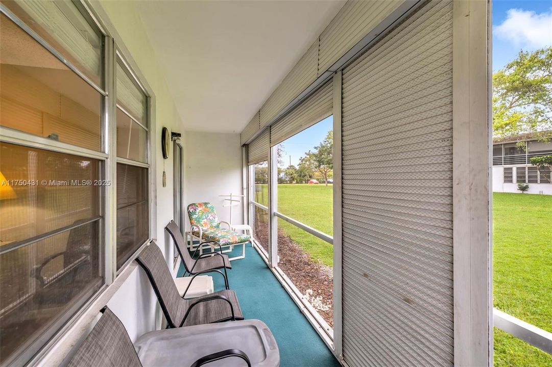 待售: $114,000 (2 贝兹, 1 浴室, 828 平方英尺)