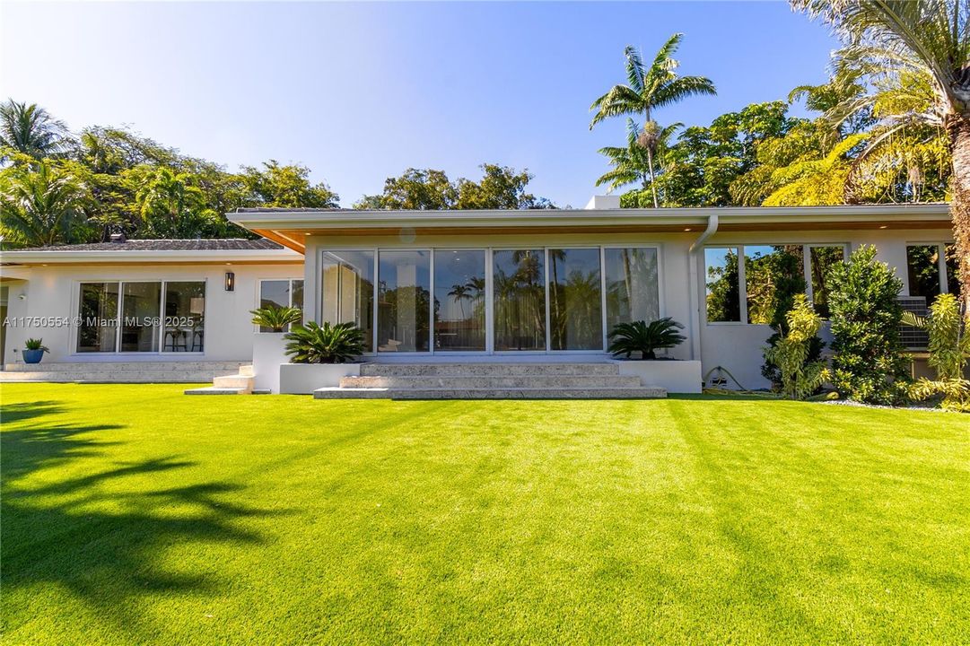 Недавно продано: $4,500,000 (4 спален, 4 ванн, 2637 Квадратных фут)