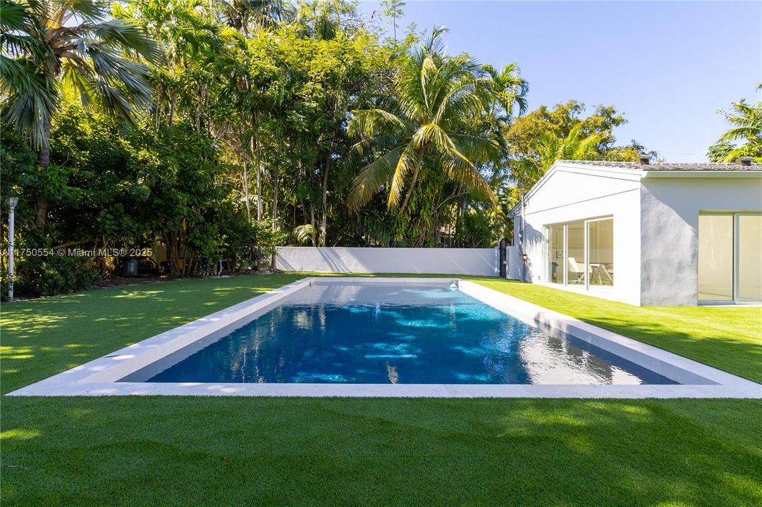 Недавно продано: $4,500,000 (4 спален, 4 ванн, 2637 Квадратных фут)