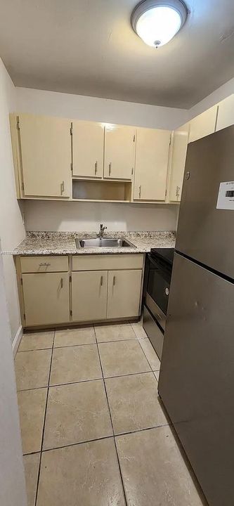 Active With Contract: $1,399 (1 beds, 1 baths, 650 Square Feet)